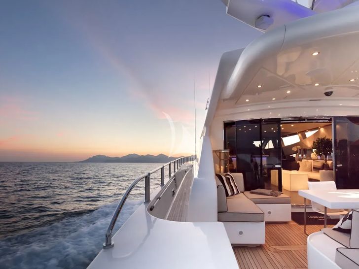 LEOPARD Leopard 34m - side walkway LEOPARD Leopard 34m - side walkway
