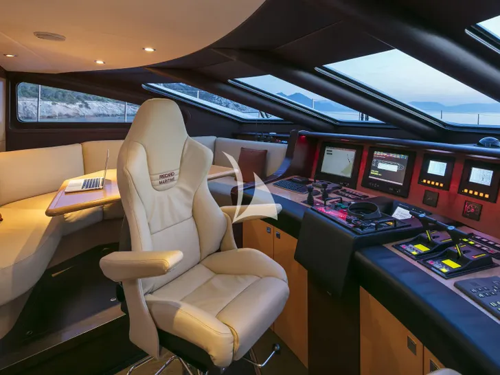 L`EQUINOX Heesen 37m - cockpit L`EQUINOX Heesen 37m - cockpit