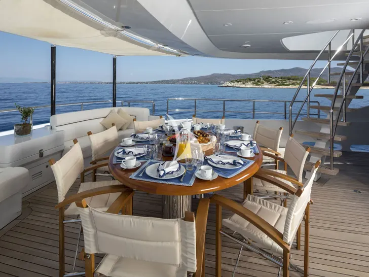 L`EQUINOX Heesen 37m - main aft deck alfresco dining set up L`EQUINOX Heesen 37m - main aft deck alfresco dining set up
