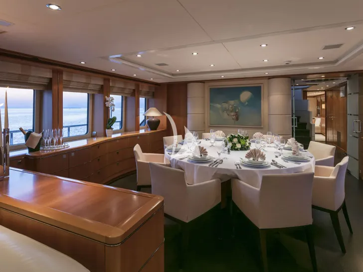 L`EQUINOX Heesen 37m - main dining area L`EQUINOX Heesen 37m - main dining area