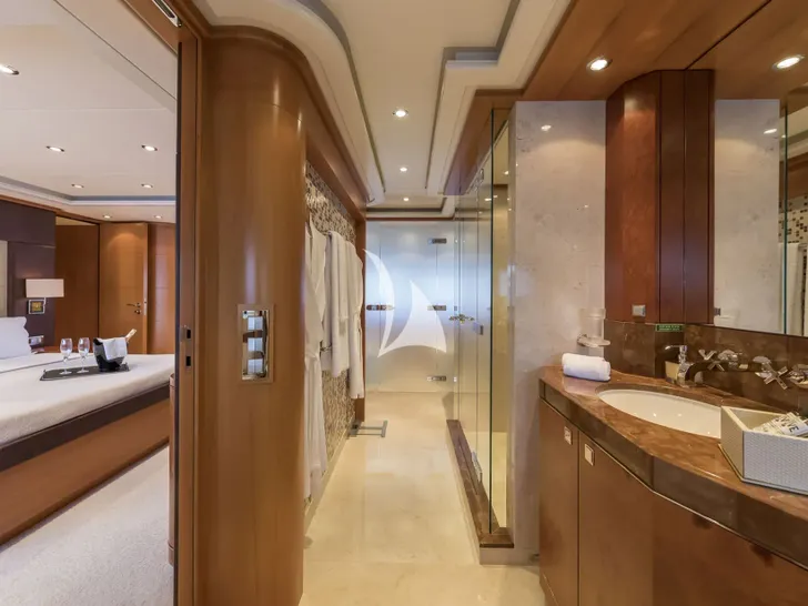 L`EQUINOX Heesen 37m - master cabin bathroom vanity L`EQUINOX Heesen 37m - master cabin bathroom vanity