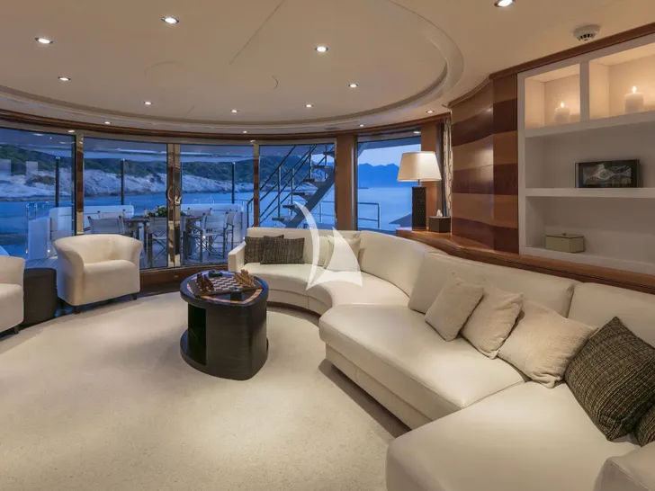 L`EQUINOX Heesen 37m - saloon lounge L`EQUINOX Heesen 37m - saloon lounge