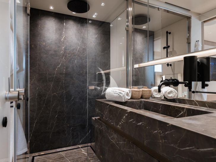 LES BRUXELLOIS Sanlorenzo SD126 - VIP cabin bathroom LES BRUXELLOIS Sanlorenzo SD126 - VIP cabin bathroom