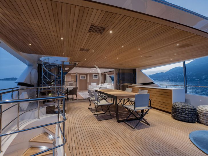 LES BRUXELLOIS Sanlorenzo SD126 - alfresco dining area LES BRUXELLOIS Sanlorenzo SD126 - alfresco dining area