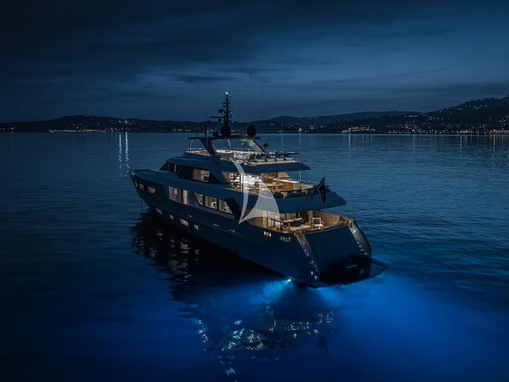 LES BRUXELLOIS Sanlorenzo SD126 - at night LES BRUXELLOIS Sanlorenzo SD126 - at night