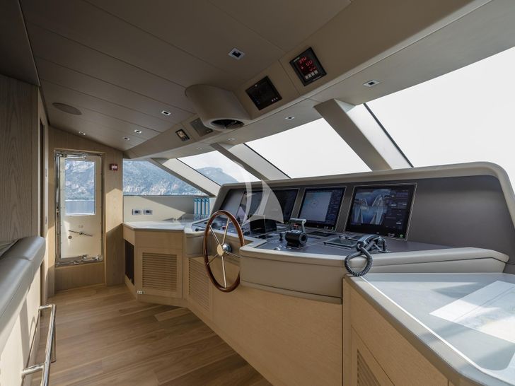 LES BRUXELLOIS Sanlorenzo SD126 - cockpit LES BRUXELLOIS Sanlorenzo SD126 - cockpit