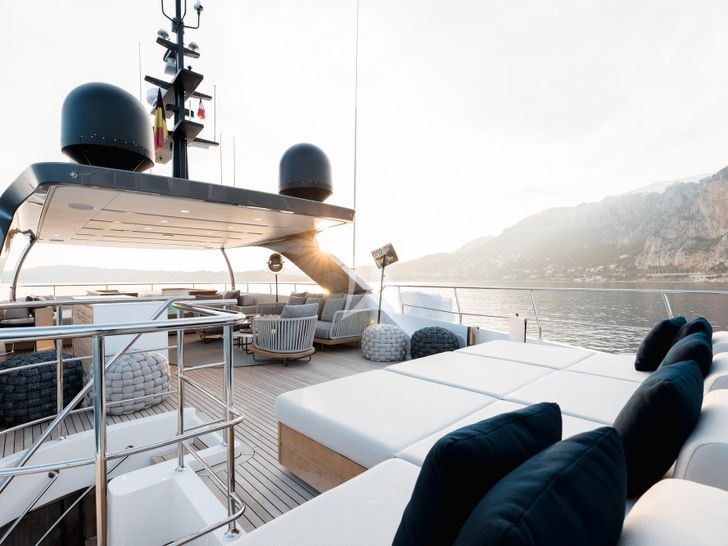 LES BRUXELLOIS Sanlorenzo SD126 - flybridge sun beds,seating area,and bar area LES BRUXELLOIS Sanlorenzo SD126 - flybridge sun beds,seating area,and bar area