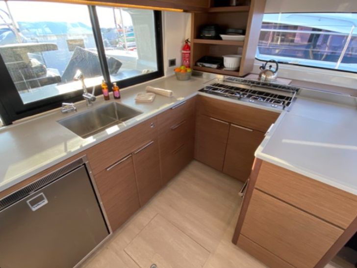LES JUMEAUX Lagoon 46 - galley LES JUMEAUX Lagoon 46 - galley
