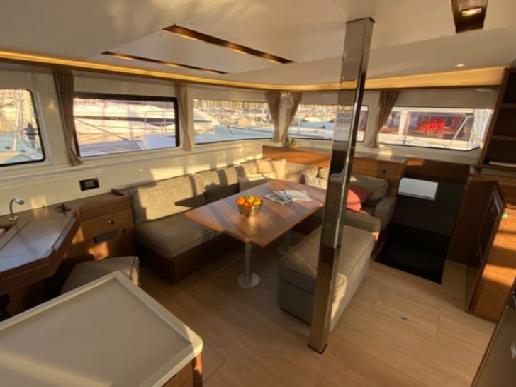 LES JUMEAUX Lagoon 46 - saloon LES JUMEAUX Lagoon 46 - saloon