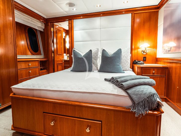 LEVERAGE Palmer Johnson 125 - VIP cabin 3 LEVERAGE Palmer Johnson 125 - VIP cabin 3