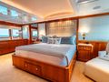 LEVERAGE Palmer Johnson 125 master cabin bed
