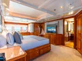 LEVERAGE Palmer Johnson 125 - master cabin LEVERAGE Palmer Johnson 125 - master cabin