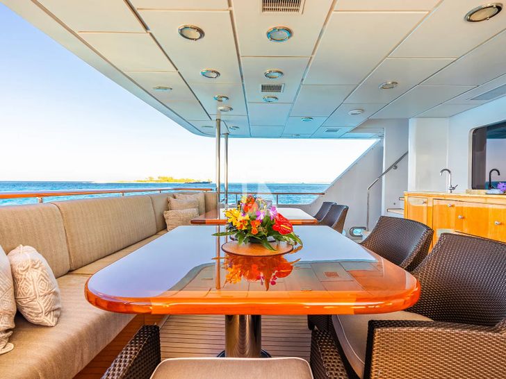 LEVERAGE Palmer Johnson 125 - sky deck aft LEVERAGE Palmer Johnson 125 - sky deck aft