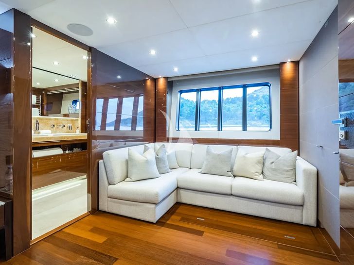 LE VERSEAU Princess 40M - VIP cabin 1 sofa LE VERSEAU Princess 40M - VIP cabin 1 sofa