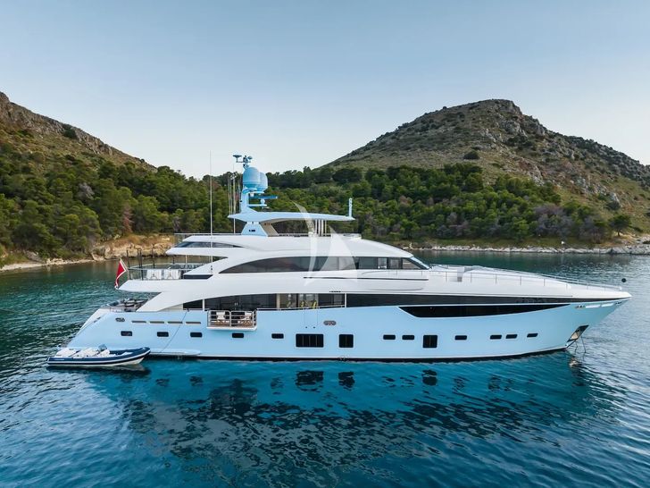 LE VERSEAU Princess 40M - anchored side profile LE VERSEAU Princess 40M - anchored side profile
