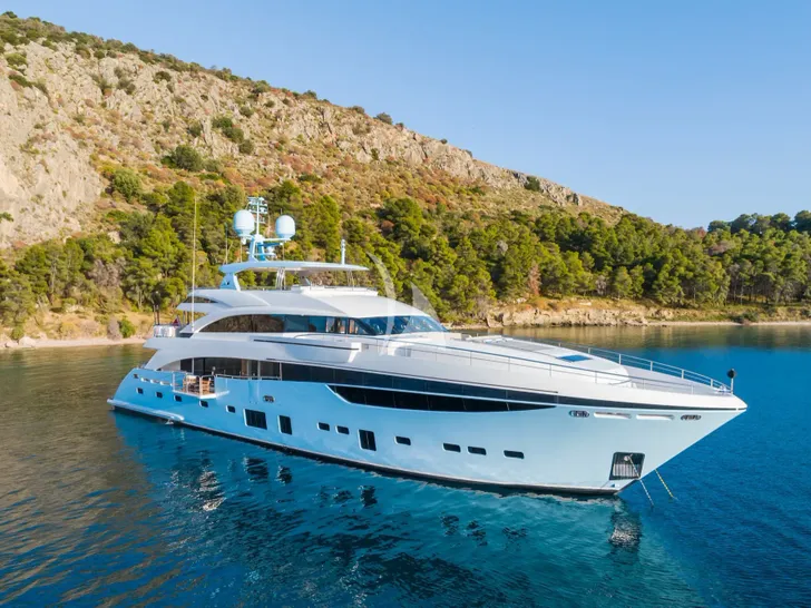 LE VERSEAU Princess 40M - anchored LE VERSEAU Princess 40M - anchored