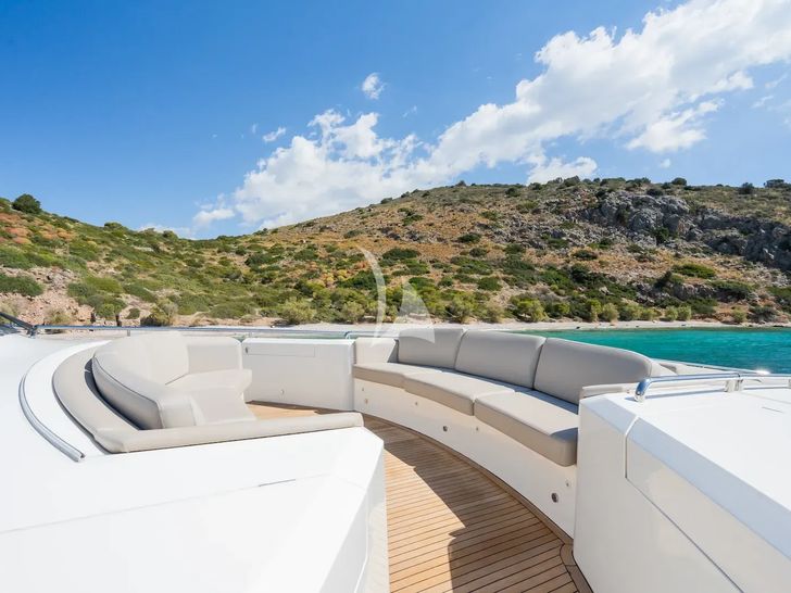 LE VERSEAU Princess 40M - foredeck lounge LE VERSEAU Princess 40M - foredeck lounge