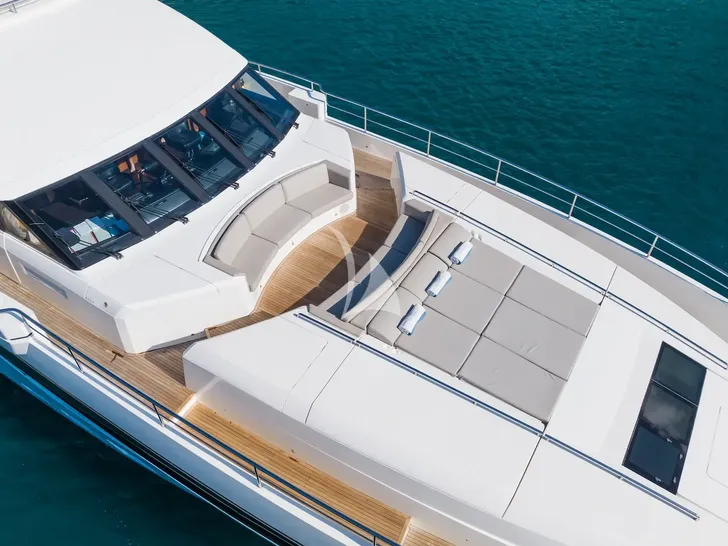 LE VERSEAU Princess 40M - foredeck LE VERSEAU Princess 40M - foredeck