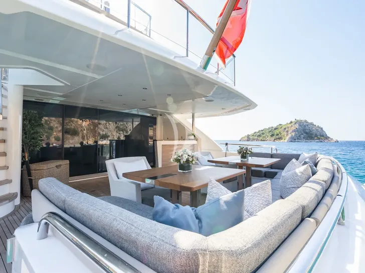LE VERSEAU Princess 40M - main aft deck LE VERSEAU Princess 40M - main aft deck