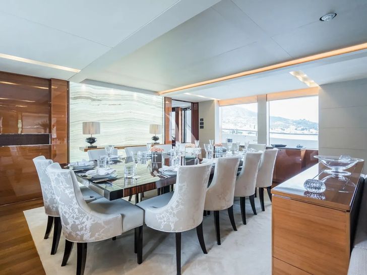 LE VERSEAU Princess 40M - main dining area LE VERSEAU Princess 40M - main dining area