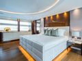LE VERSEAU Princess 40M - master cabin bed LE VERSEAU Princess 40M - master cabin bed