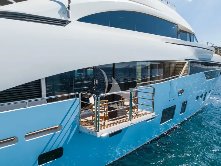 LE VERSEAU Princess 40M - side balcony LE VERSEAU Princess 40M - side balcony