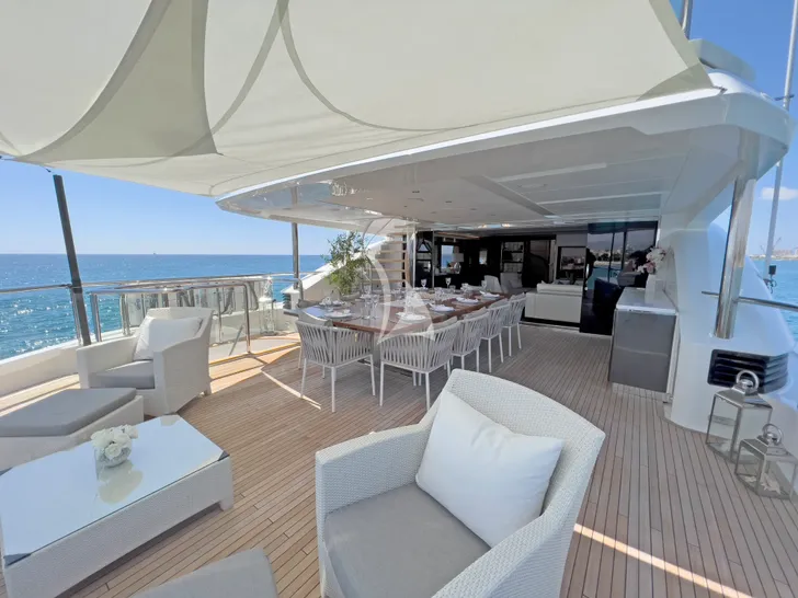 LE VERSEAU Princess 40M - sky deck aft LE VERSEAU Princess 40M - sky deck aft