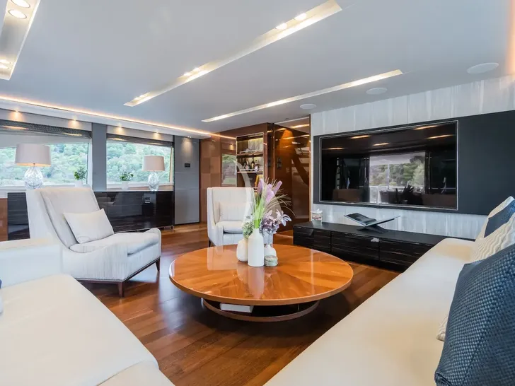 LE VERSEAU Princess 40M - sky lounge seating and TV LE VERSEAU Princess 40M - sky lounge seating and TV