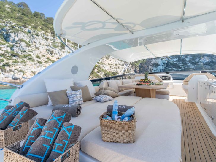 LEX Maiora 24S - sundeck sunbathing area and dining area LEX Maiora 24S - sundeck sunbathing area and dining area