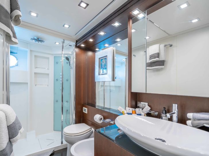 LEX Maiora 24S - master cabin bathroom LEX Maiora 24S - master cabin bathroom