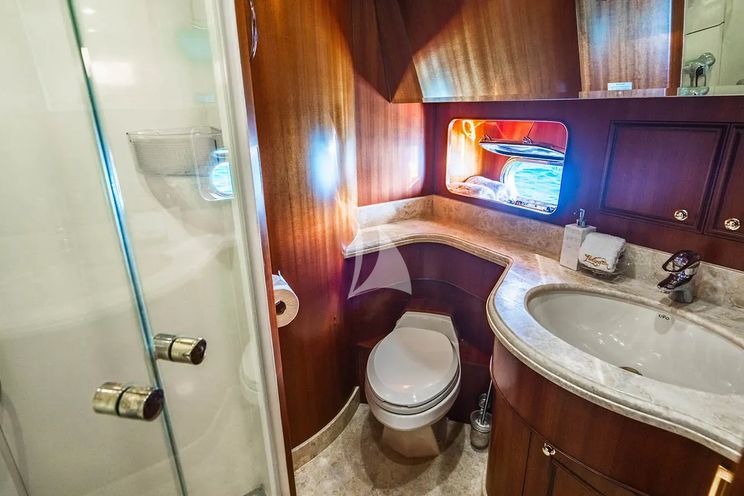 Charter Yacht LEXINGTON - Horizon 25m - 4 Cabins - Nassau - Exumas - Bahamas