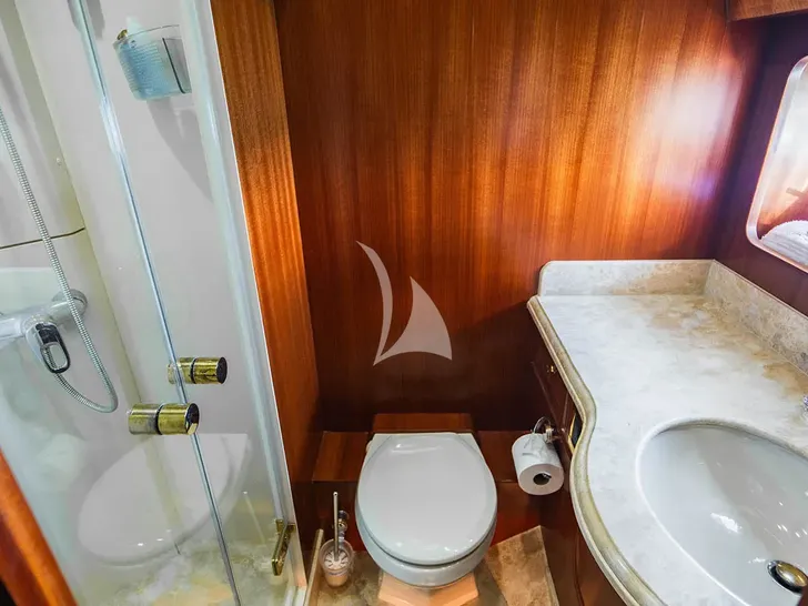 LEXINGTON Horizon 25m VIP cabin 2 bathroom LEXINGTON Horizon 25m VIP cabin 2 bathroom