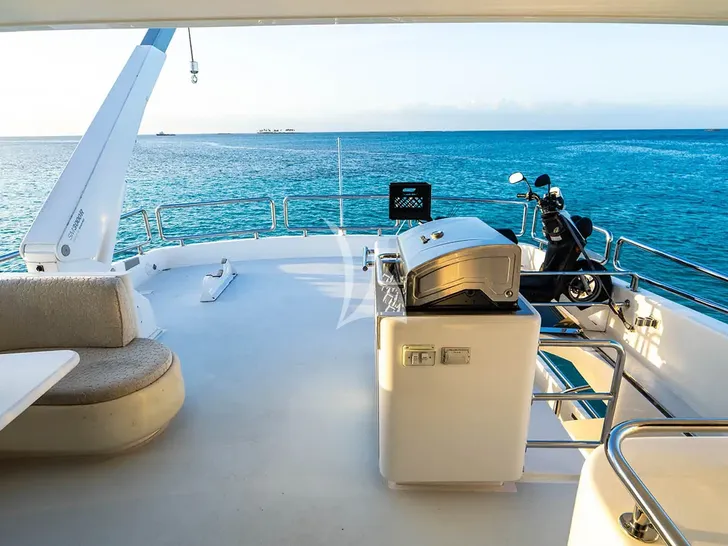 LEXINGTON Horizon 25m flybridge grilling area LEXINGTON Horizon 25m flybridge grilling area