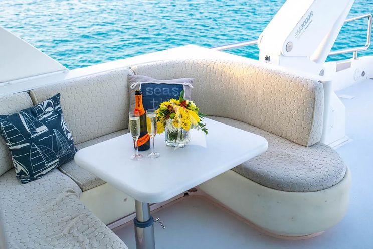 Charter Yacht LEXINGTON - Horizon 25m - 4 Cabins - Nassau - Exumas - Bahamas