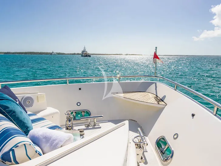 LEXINGTON Horizon 25m foredeck lounging LEXINGTON Horizon 25m foredeck lounging