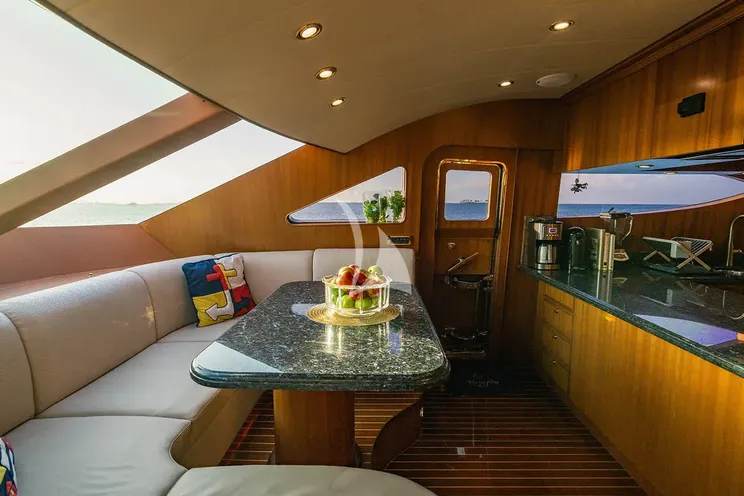 Charter Yacht LEXINGTON - Horizon 25m - 4 Cabins - Nassau - Exumas - Bahamas