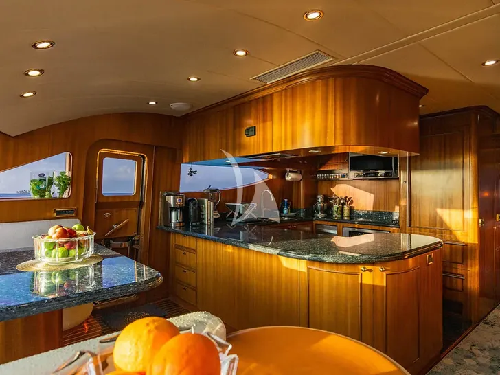 LEXINGTON Horizon 25m galley LEXINGTON Horizon 25m galley