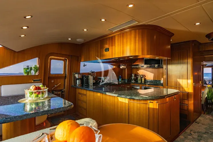 Charter Yacht LEXINGTON - Horizon 25m - 4 Cabins - Nassau - Exumas - Bahamas