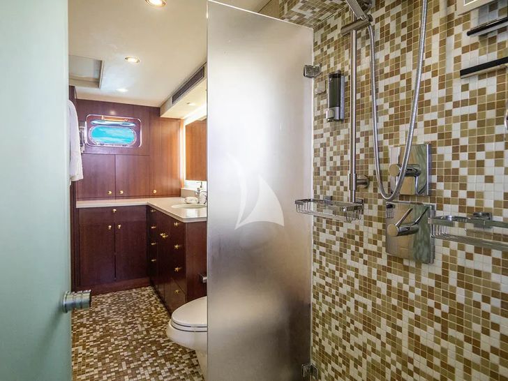 LEXINGTON Horizon 25m master cabin bathroom LEXINGTON Horizon 25m master cabin bathroom