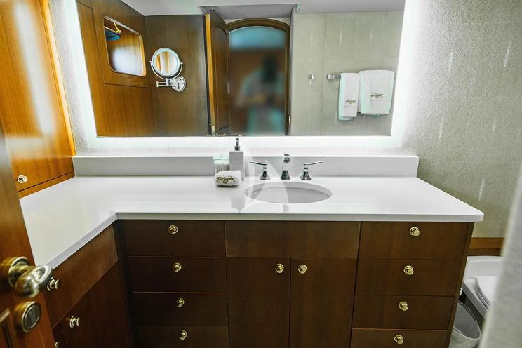 Charter Yacht LEXINGTON - Horizon 25m - 4 Cabins - Nassau - Exumas - Bahamas