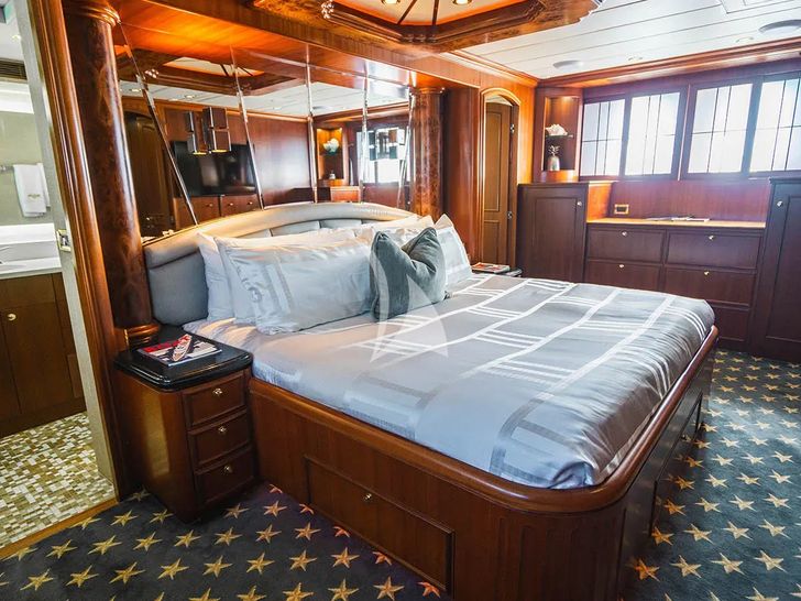 LEXINGTON Horizon 25m master cabin LEXINGTON Horizon 25m master cabin