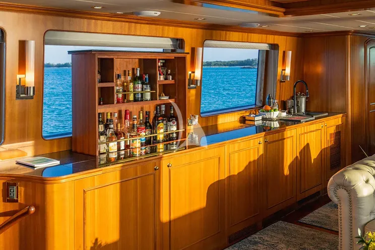 Charter Yacht LEXINGTON - Horizon 25m - 4 Cabins - Nassau - Exumas - Bahamas