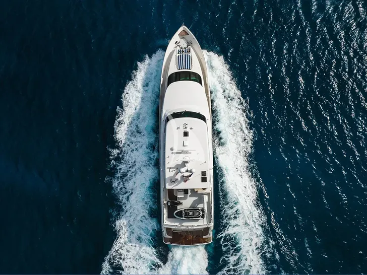 LEXINGTON Horizon 25m top aerial shot cruising LEXINGTON Horizon 25m top aerial shot cruising