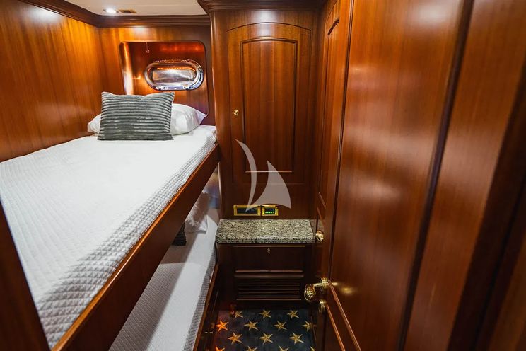 Charter Yacht LEXINGTON - Horizon 25m - 4 Cabins - Nassau - Exumas - Bahamas