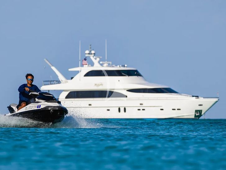 LEXINGTON Horizon 25m with the jet ski LEXINGTON Horizon 25m with the jet ski