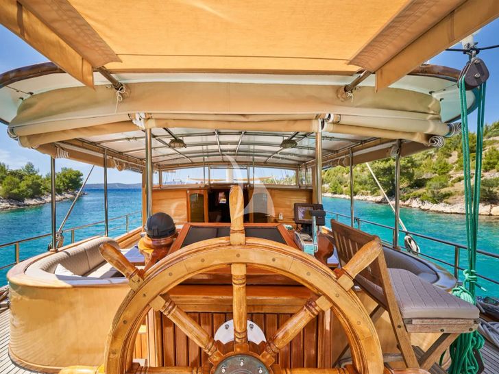LIBRA Gulet 31m - helm LIBRA Gulet 31m - helm