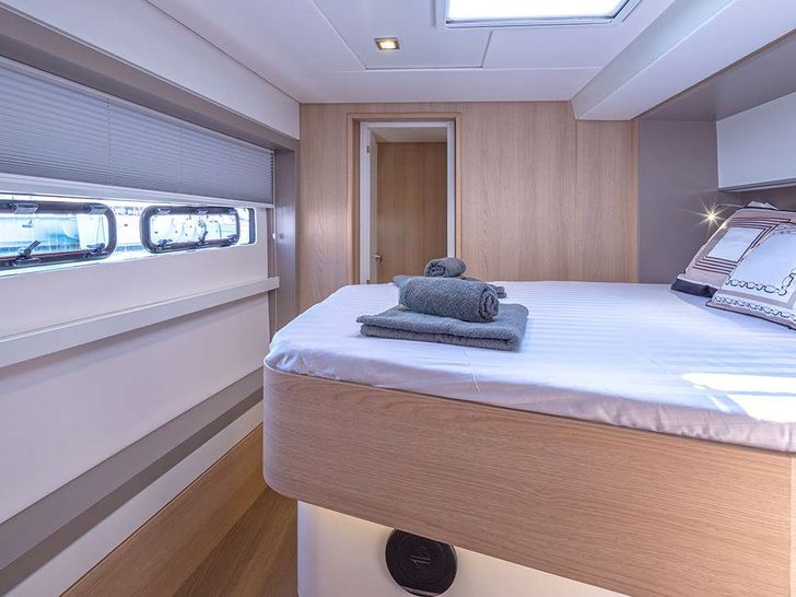 LICENSE TO CHILL - master cabin LICENSE TO CHILL - master cabin