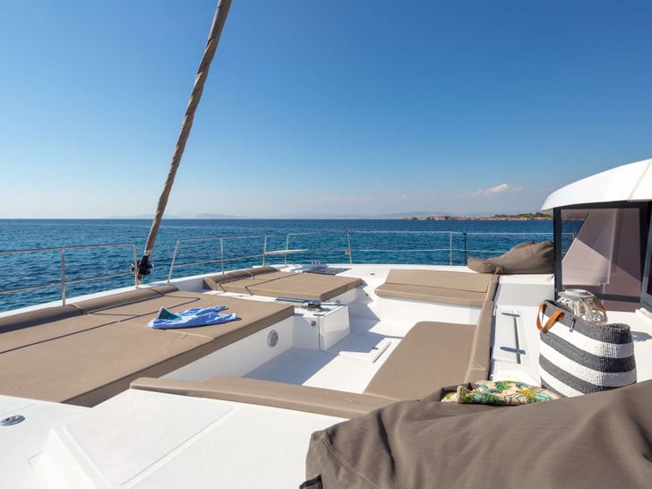 LICENSE TO CHILL - foredeck LICENSE TO CHILL - foredeck