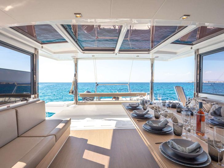 LICENSE TO CHILL - saloon open deck plan LICENSE TO CHILL - saloon open deck plan