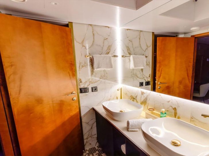 LIFE IS GOOD Ximar Sailing Yacht 45m VIP cabin bathroom